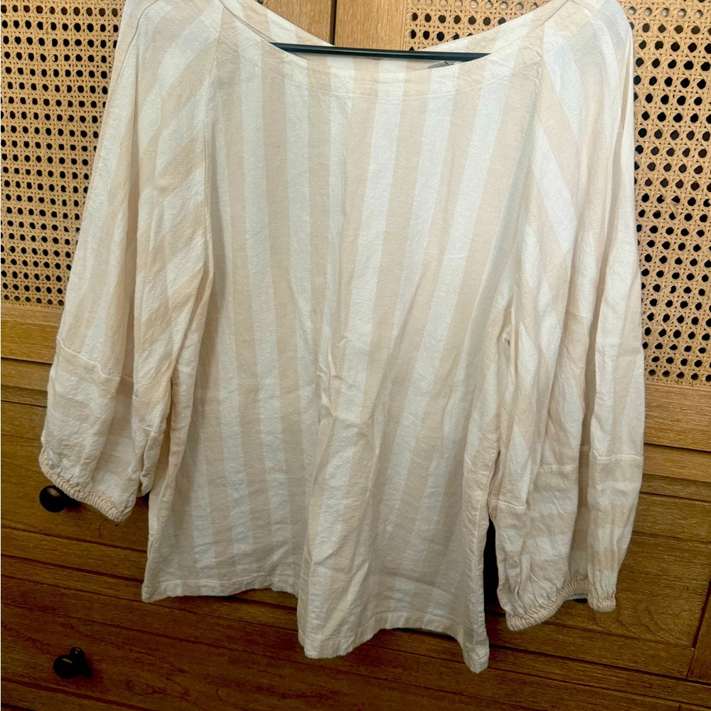 Women’s linen blend blouse size medium